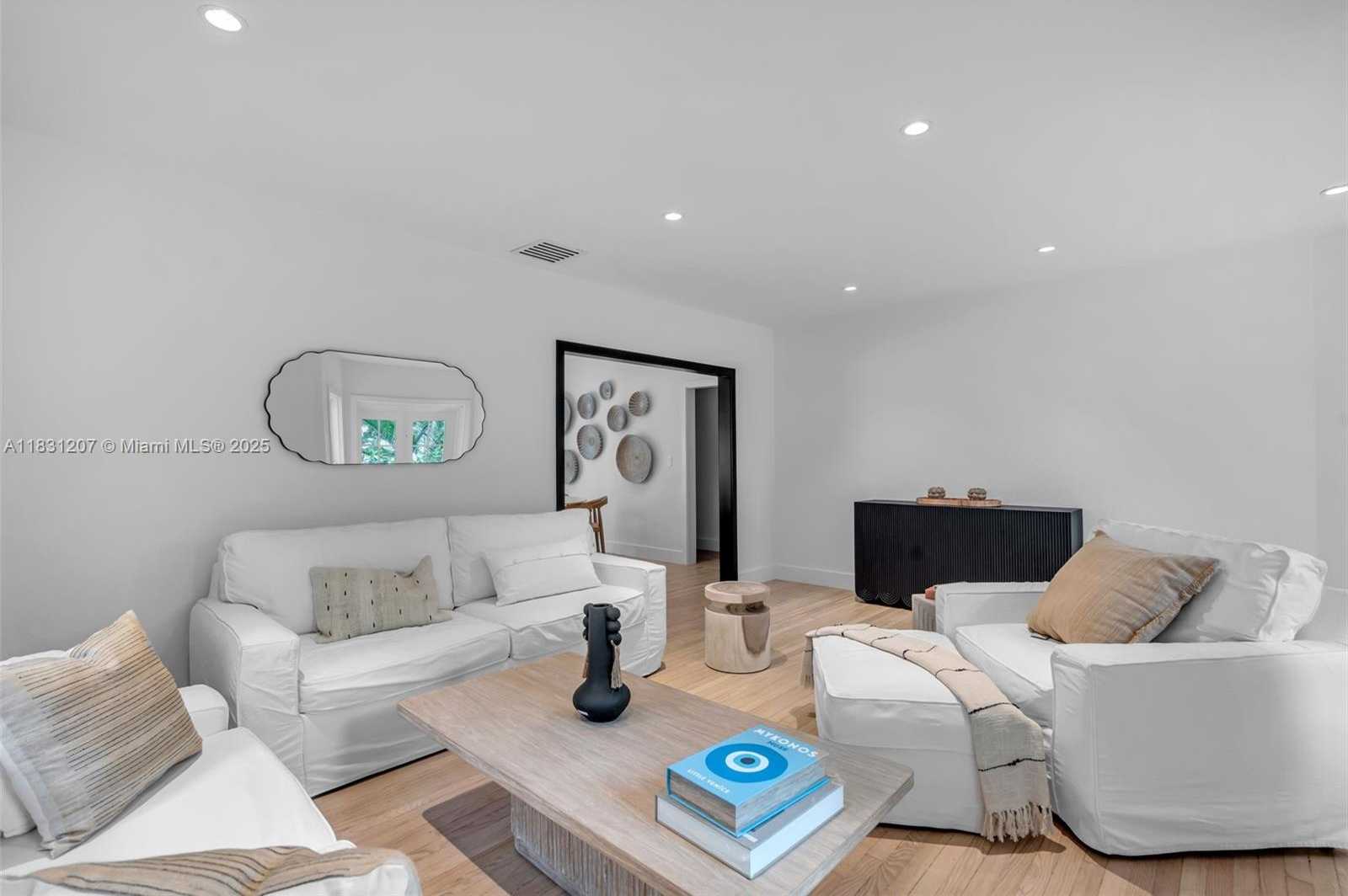 Small Image of 4151 EL PRADO BLVD, Miami Number 6