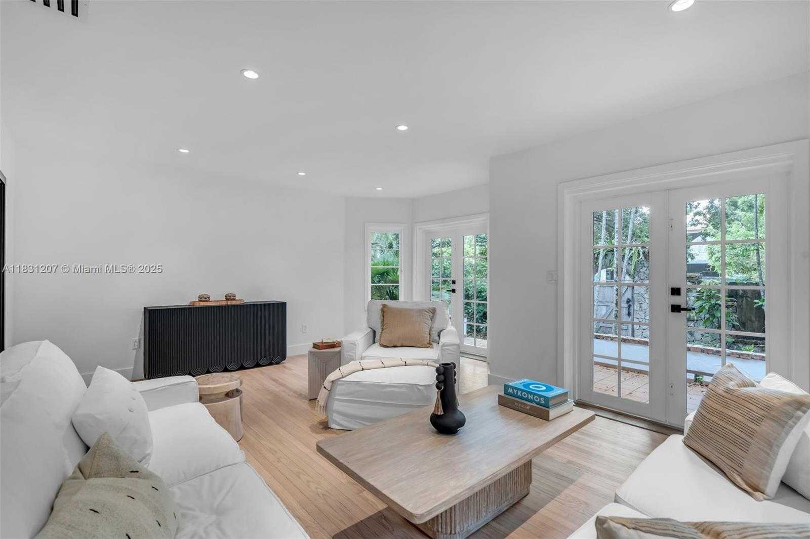 Small Image of 4151 EL PRADO BLVD, Miami Number 7