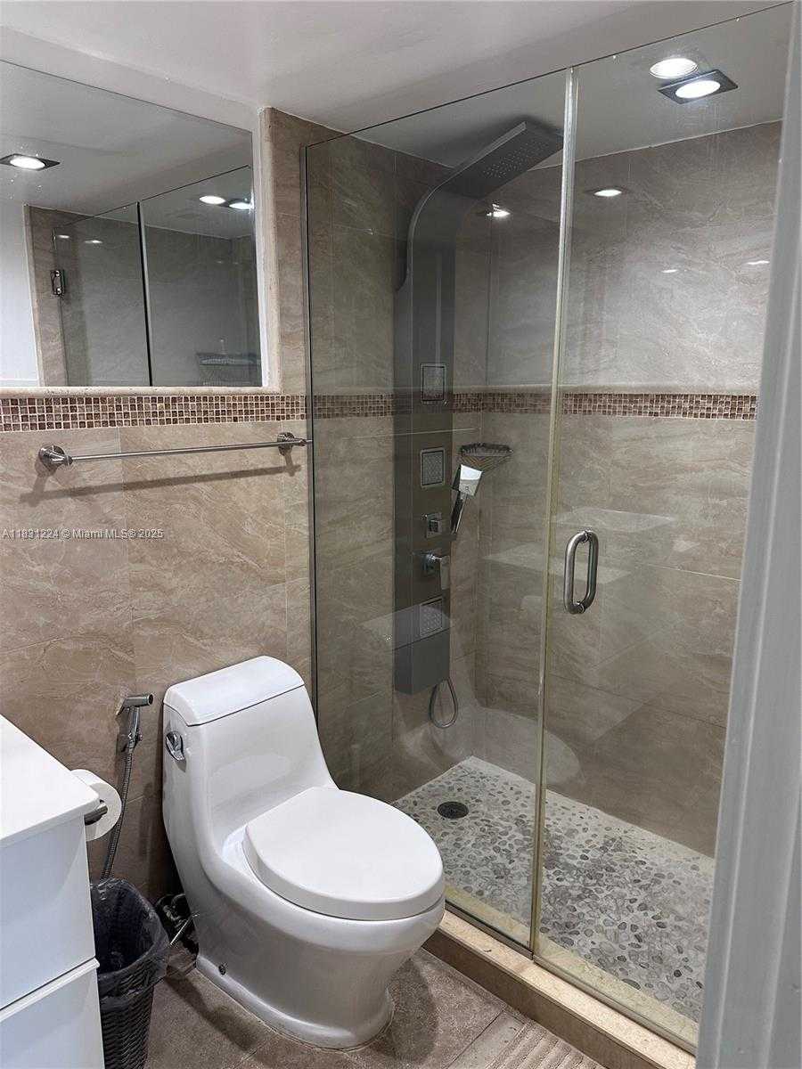 Small Image of 5880 COLLINS AVE #1203, Miami Beach Number 10