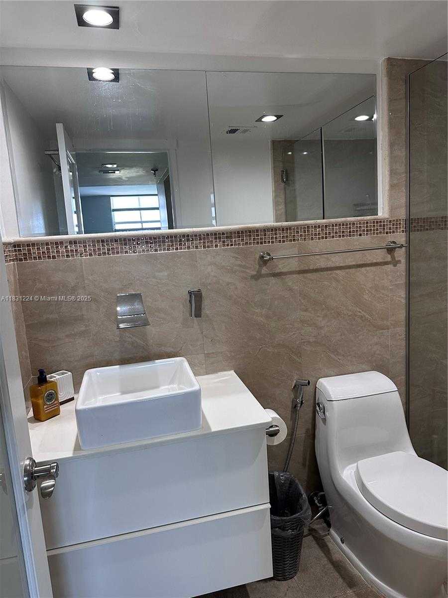 Small Image of 5880 COLLINS AVE #1203, Miami Beach Number 11