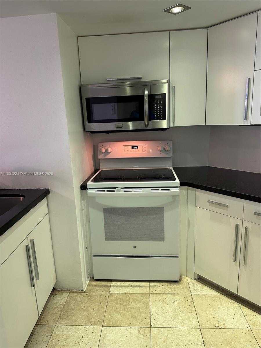 Small Image of 5880 COLLINS AVE #1203, Miami Beach Number 13