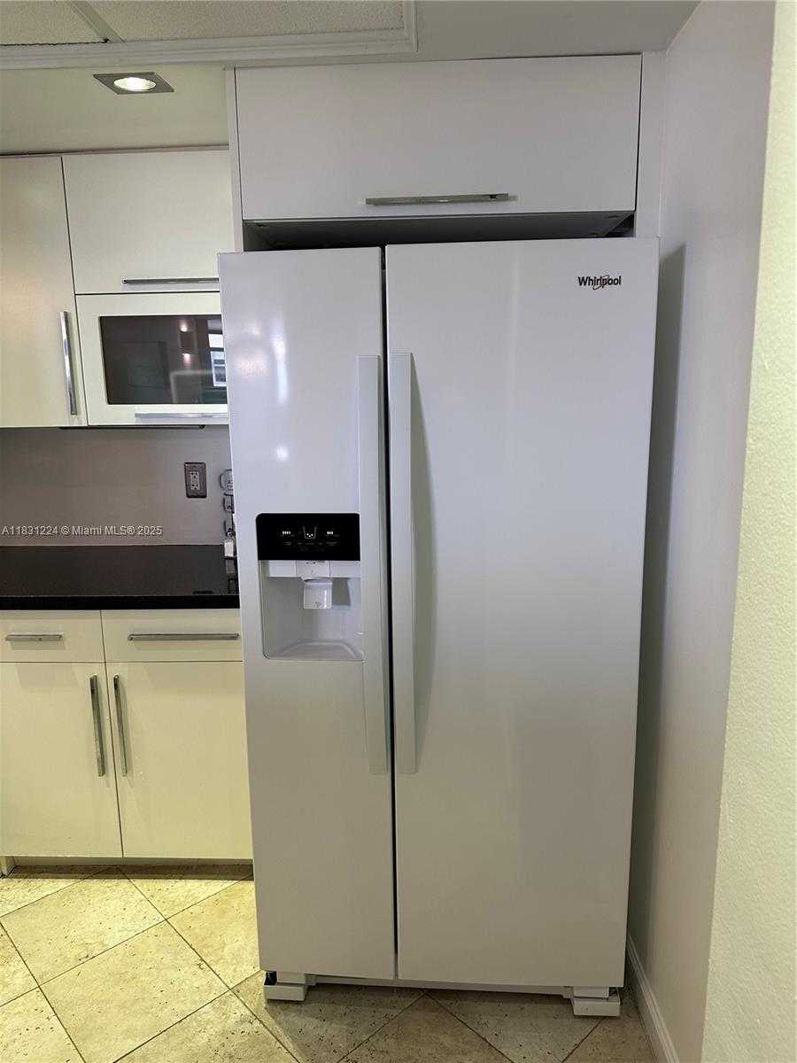 Small Image of 5880 COLLINS AVE #1203, Miami Beach Number 14