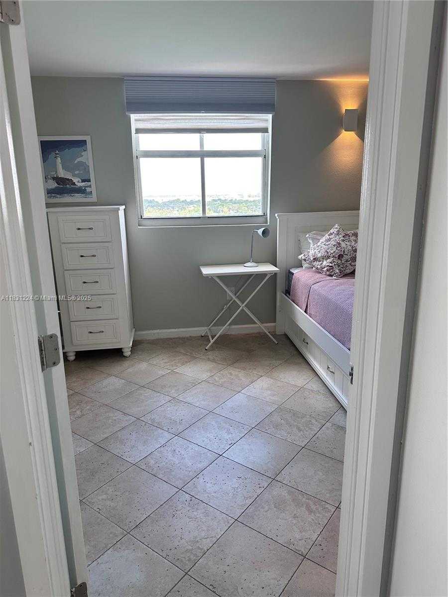 Small Image of 5880 COLLINS AVE #1203, Miami Beach Number 18