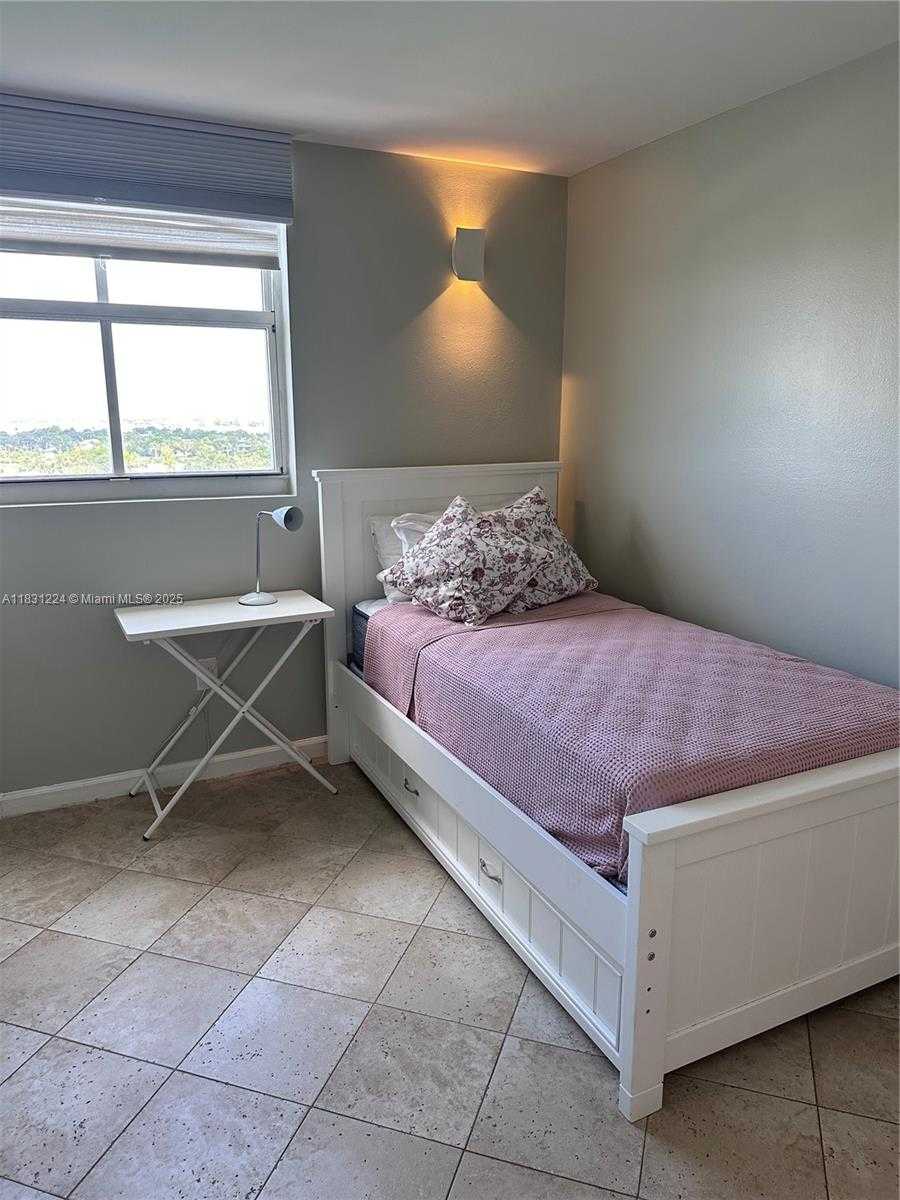 Small Image of 5880 COLLINS AVE #1203, Miami Beach Number 19