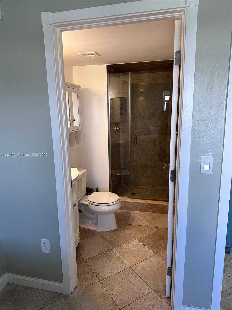 Small Image of 5880 COLLINS AVE #1203, Miami Beach Number 20