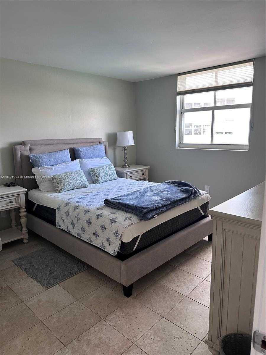 Small Image of 5880 COLLINS AVE #1203, Miami Beach Number 22