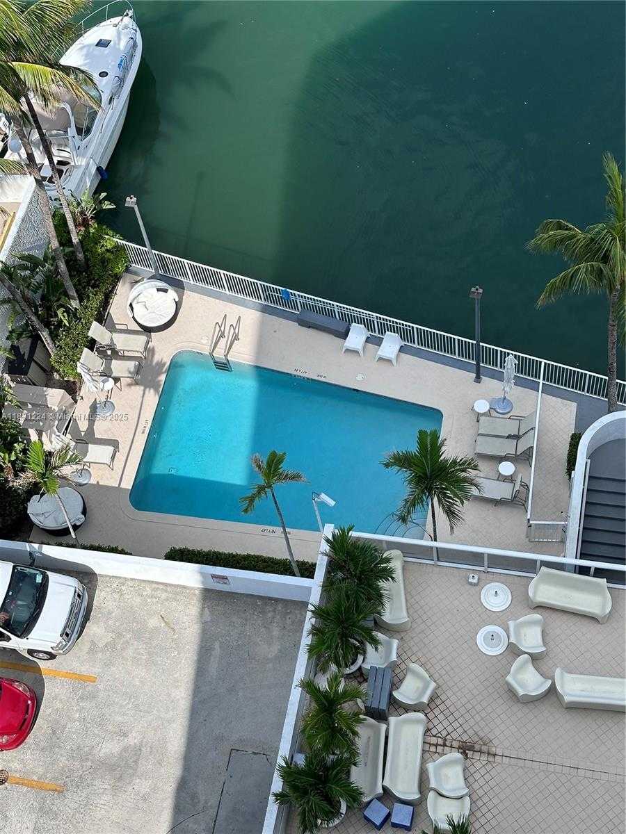 Small Image of 5880 COLLINS AVE #1203, Miami Beach Number 30