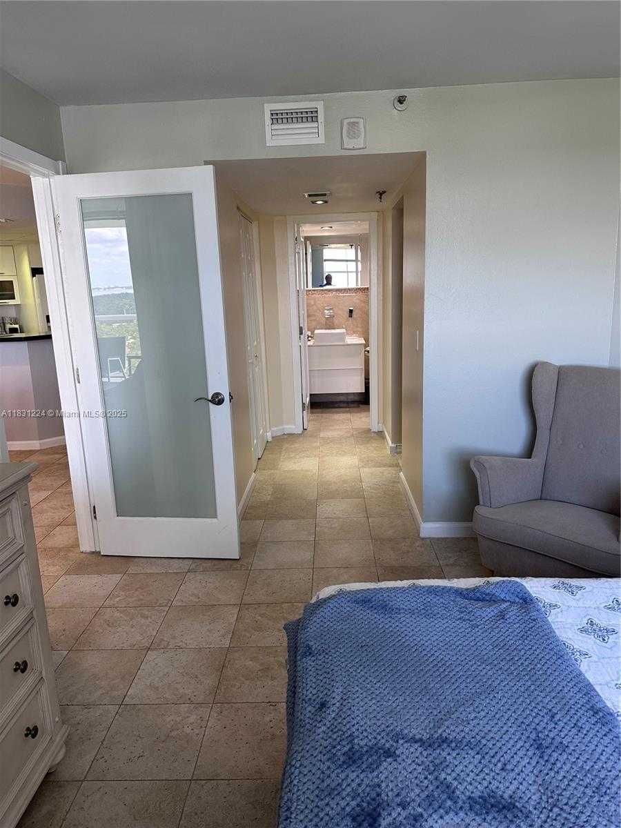 Small Image of 5880 COLLINS AVE #1203, Miami Beach Number 34
