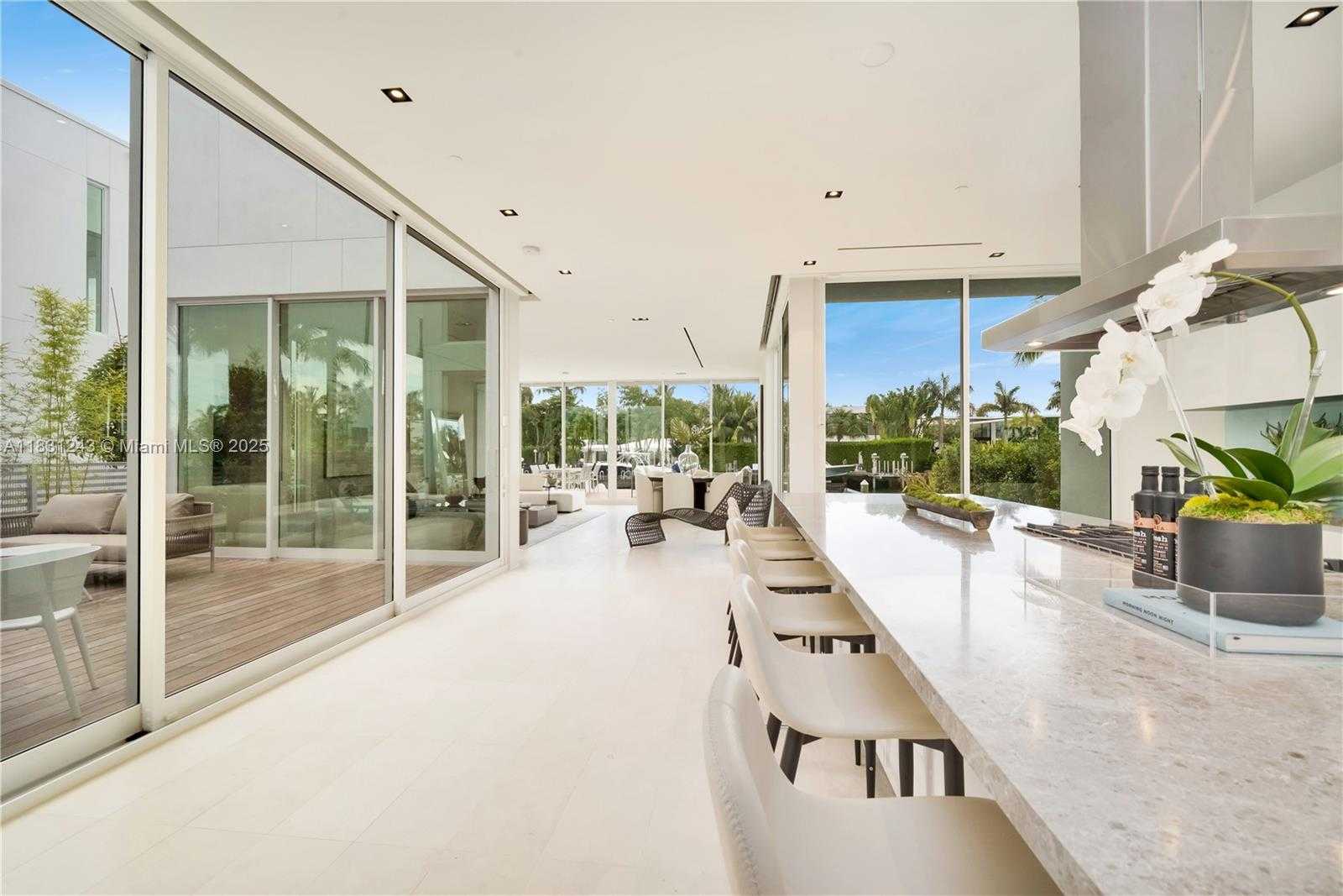 Small Image of 1011 WEST 48TH ST #8, Miami Beach Number 11