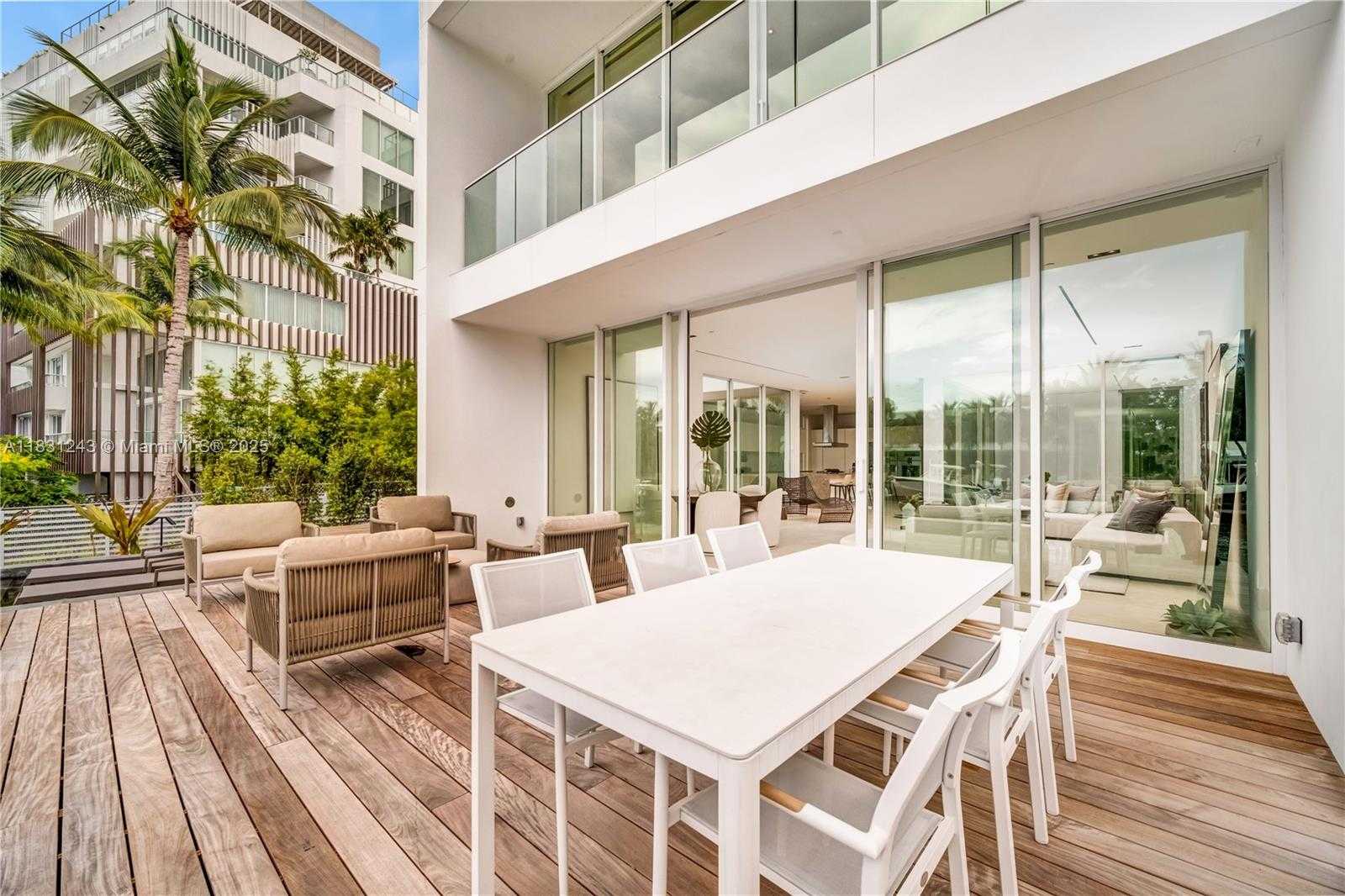 Small Image of 1011 WEST 48TH ST #8, Miami Beach Number 12