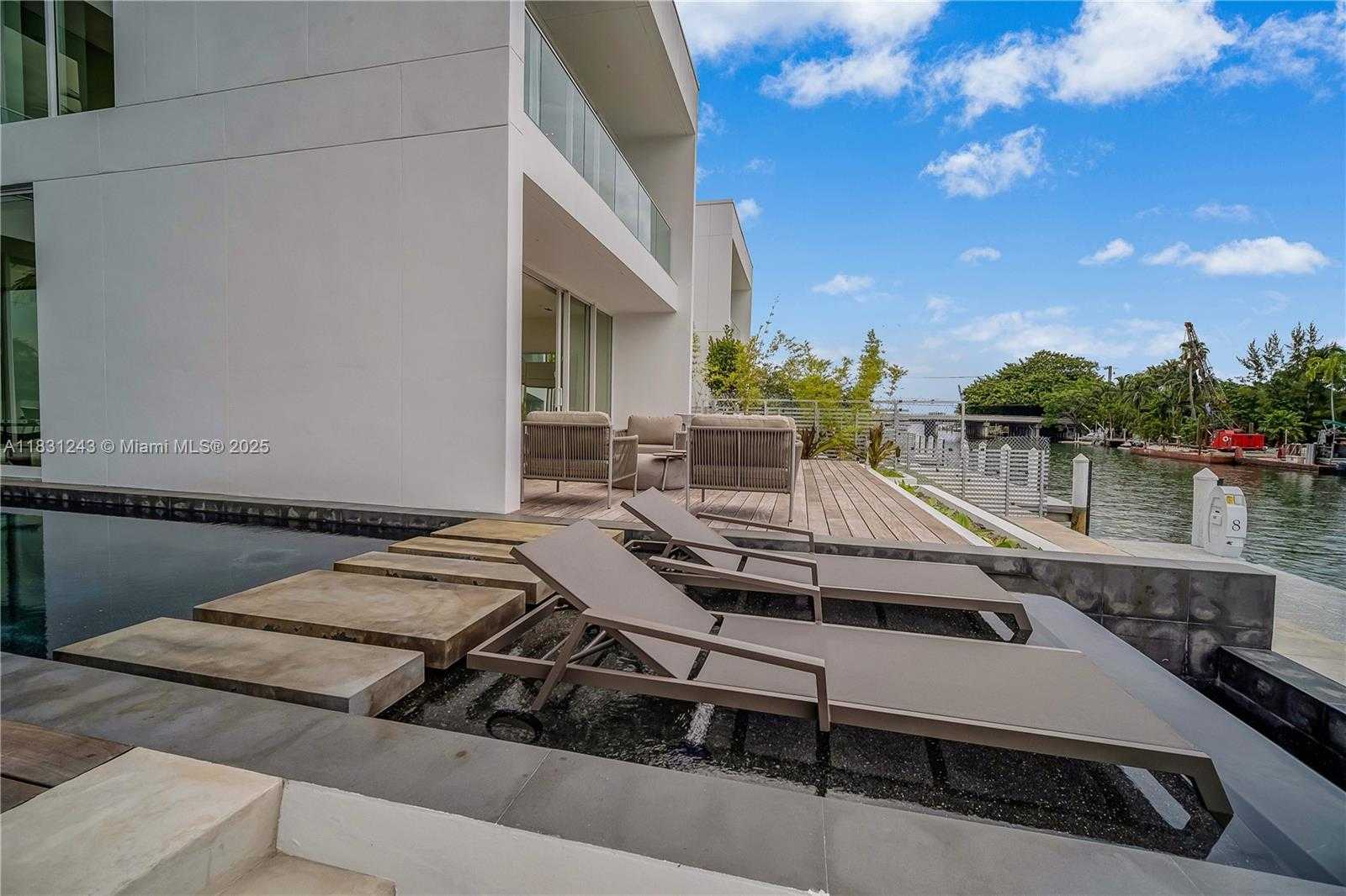 Small Image of 1011 WEST 48TH ST #8, Miami Beach Number 14