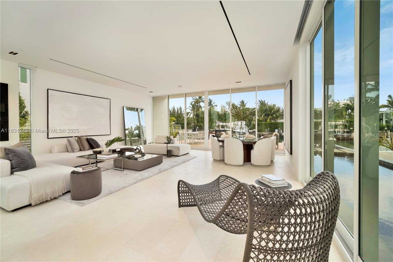 Small Image of 1011 WEST 48TH ST #8, Miami Beach Number 2