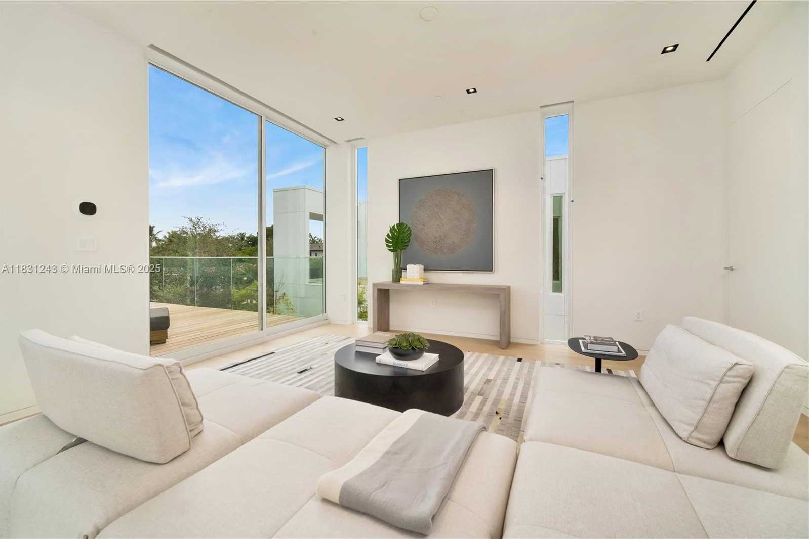 Small Image of 1011 WEST 48TH ST #8, Miami Beach Number 24