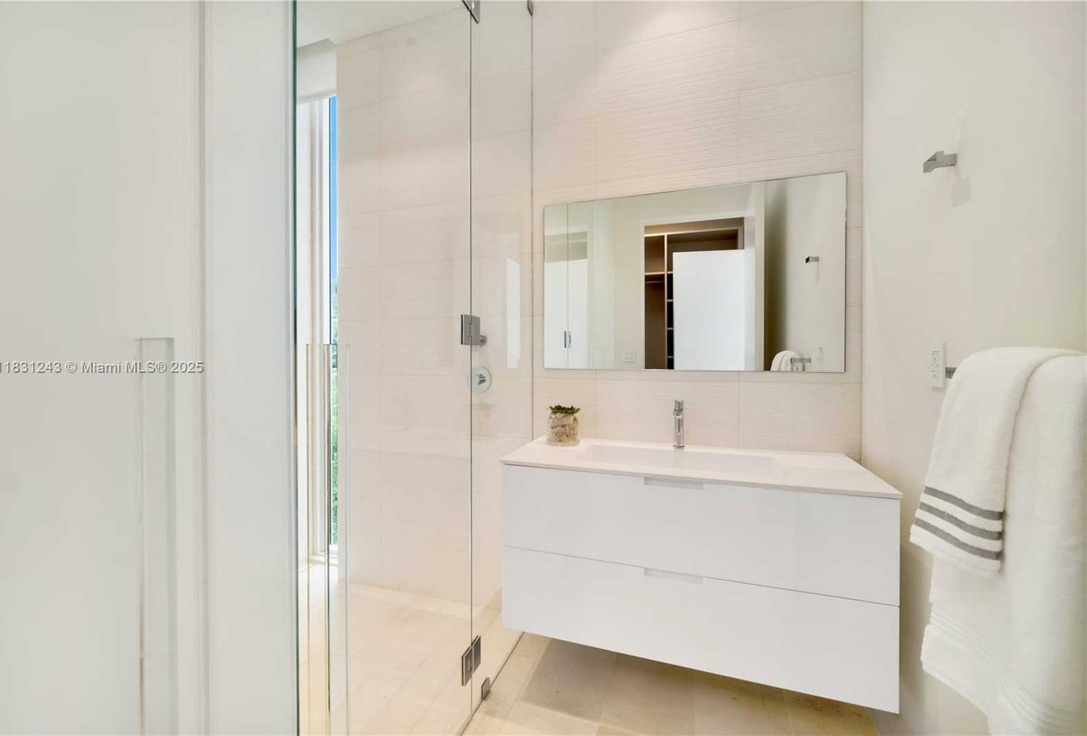 Small Image of 1011 WEST 48TH ST #8, Miami Beach Number 31