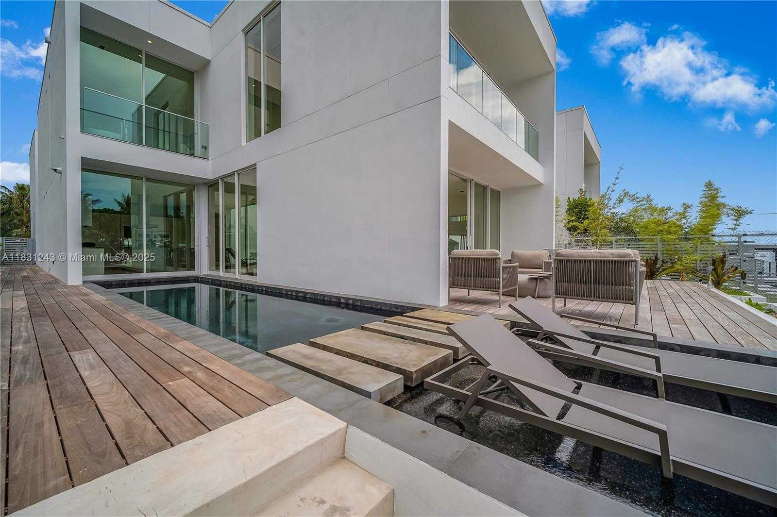 Small Image of 1011 WEST 48TH ST #8, Miami Beach Number 34