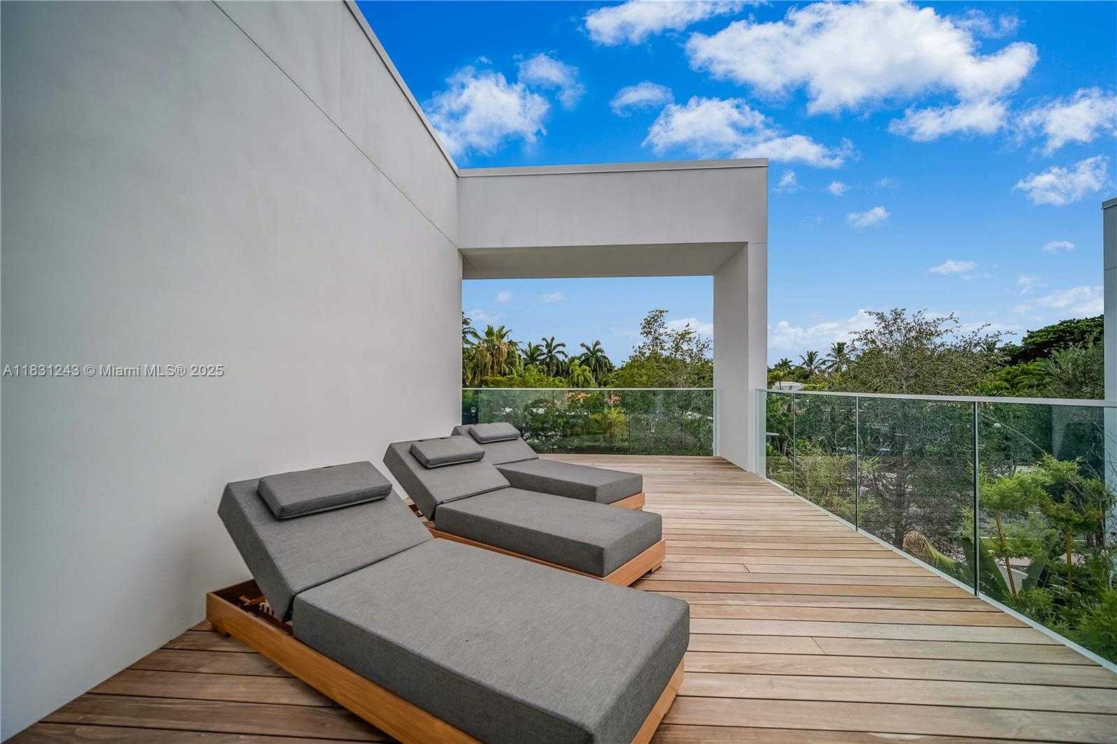 Small Image of 1011 WEST 48TH ST #8, Miami Beach Number 35