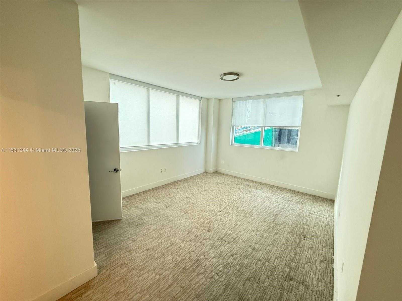 Small Image of 244 BISCAYNE BLVD #908, Miami Number 10