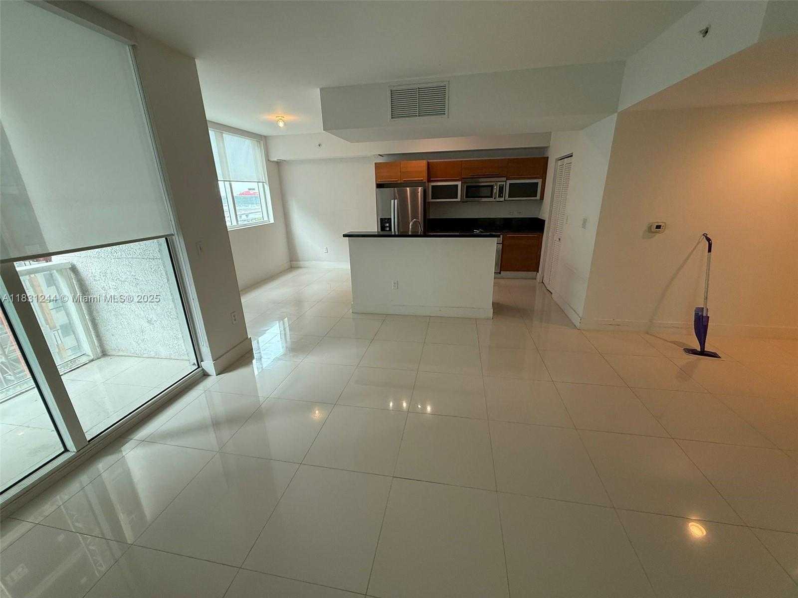 Small Image of 244 BISCAYNE BLVD #908, Miami Number 3