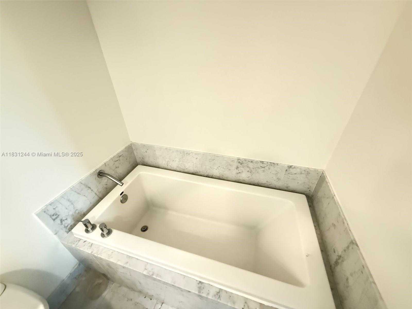 Small Image of 244 BISCAYNE BLVD #908, Miami Number 6