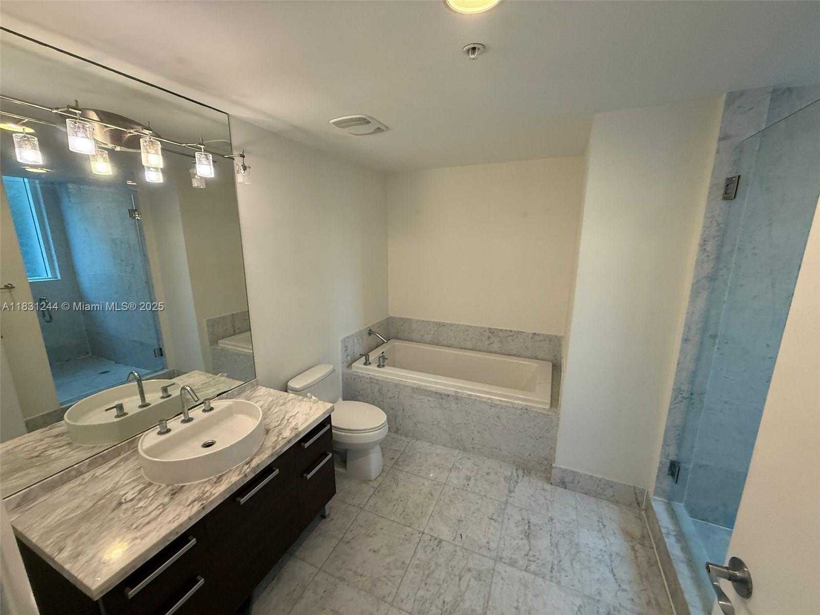 Small Image of 244 BISCAYNE BLVD #908, Miami Number 7
