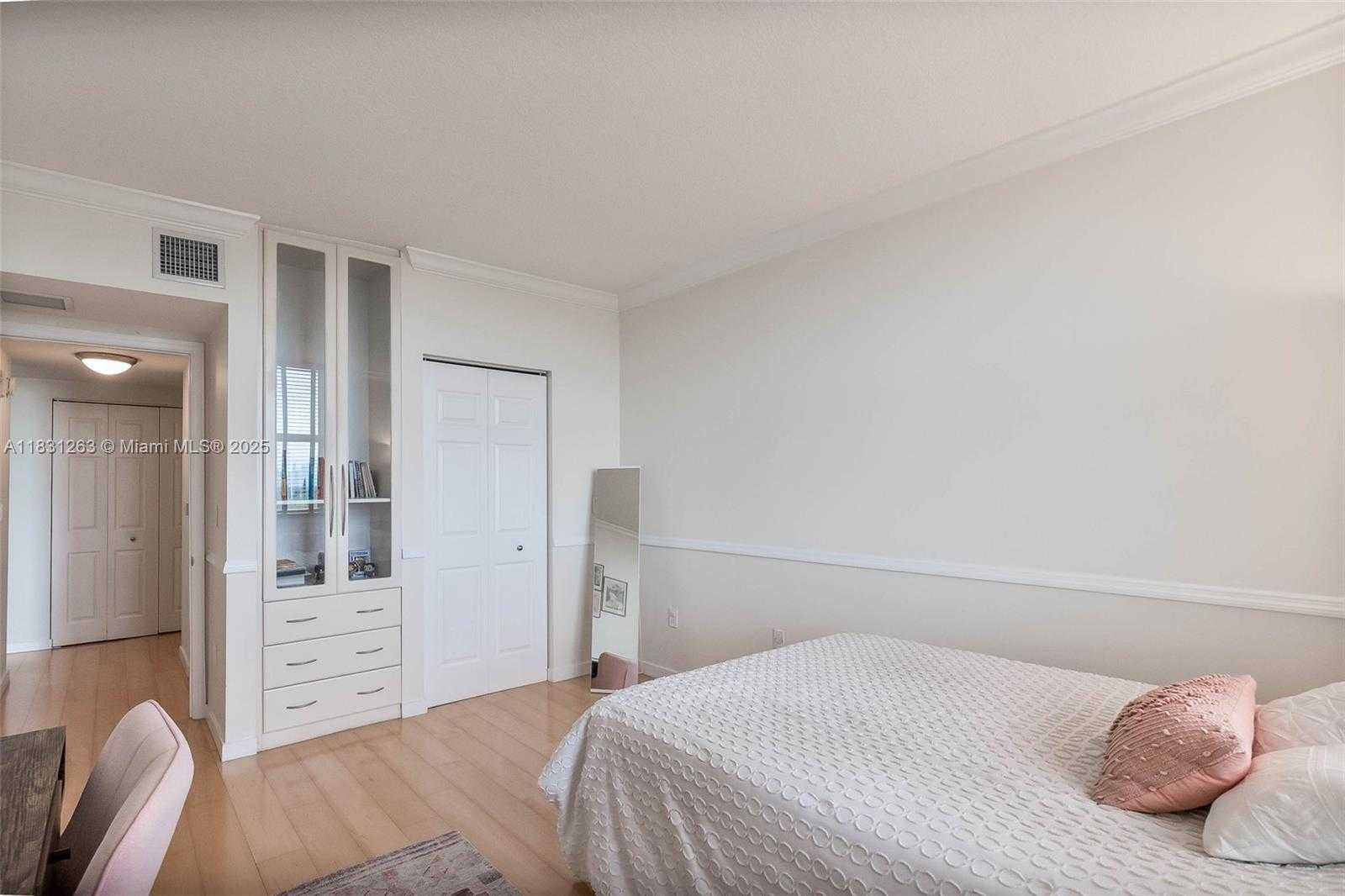 Small Image of 2030 SOUTH DOUGLAS RD #718, Coral Gables Number 9