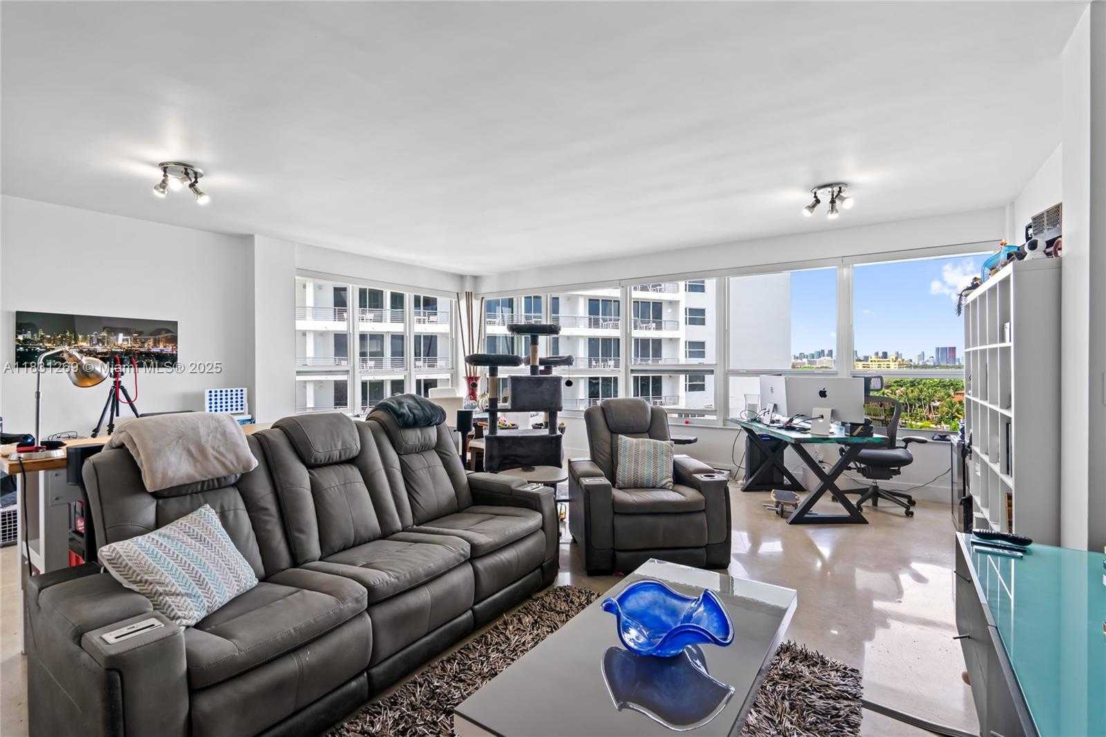 Small Image of 4925 COLLINS AVE #8F, Miami Beach Number 11