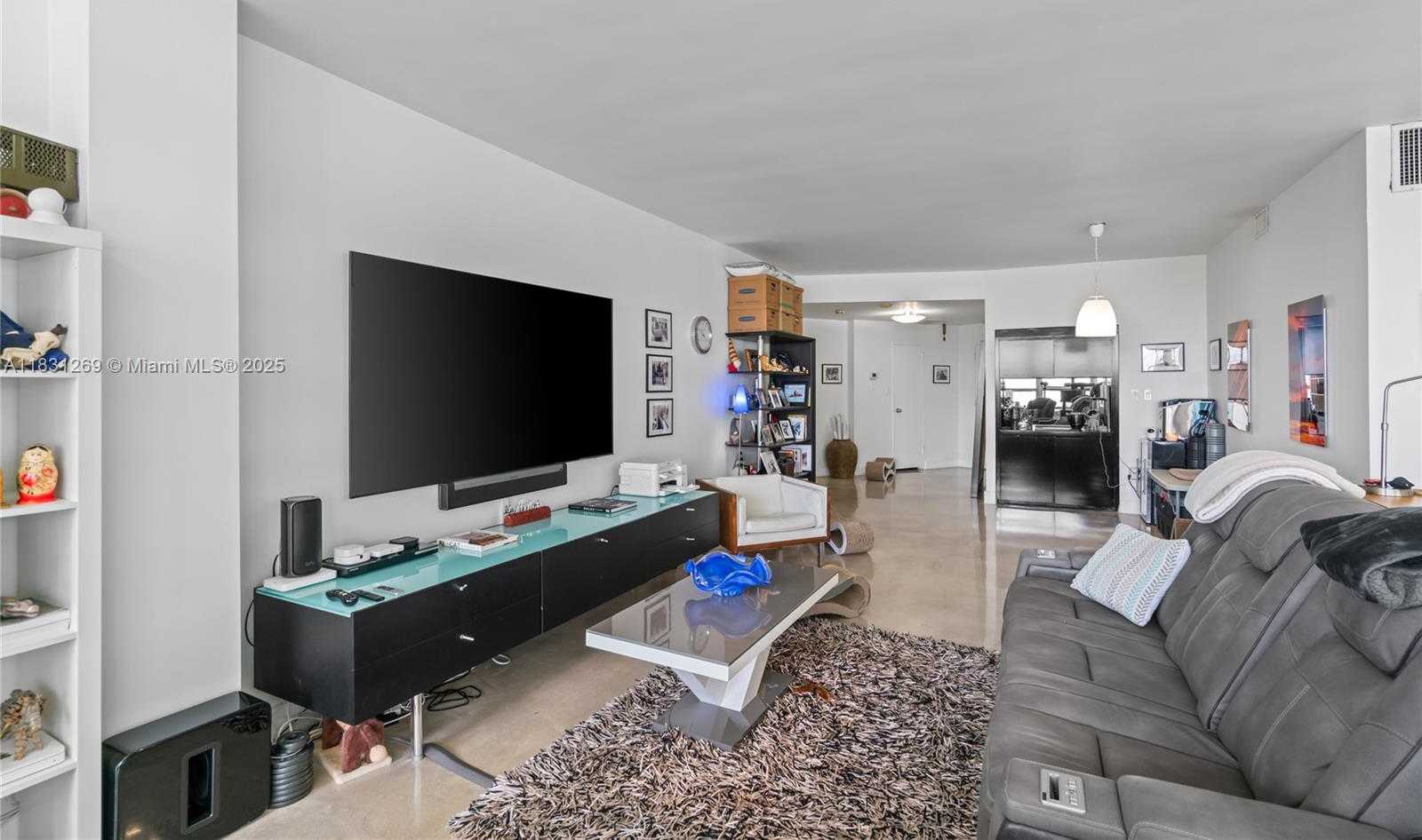 Small Image of 4925 COLLINS AVE #8F, Miami Beach Number 12