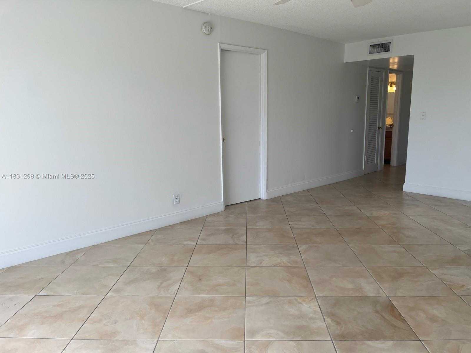 Small Image of 950 HILLCREST DR #302, Hollywood Number 12