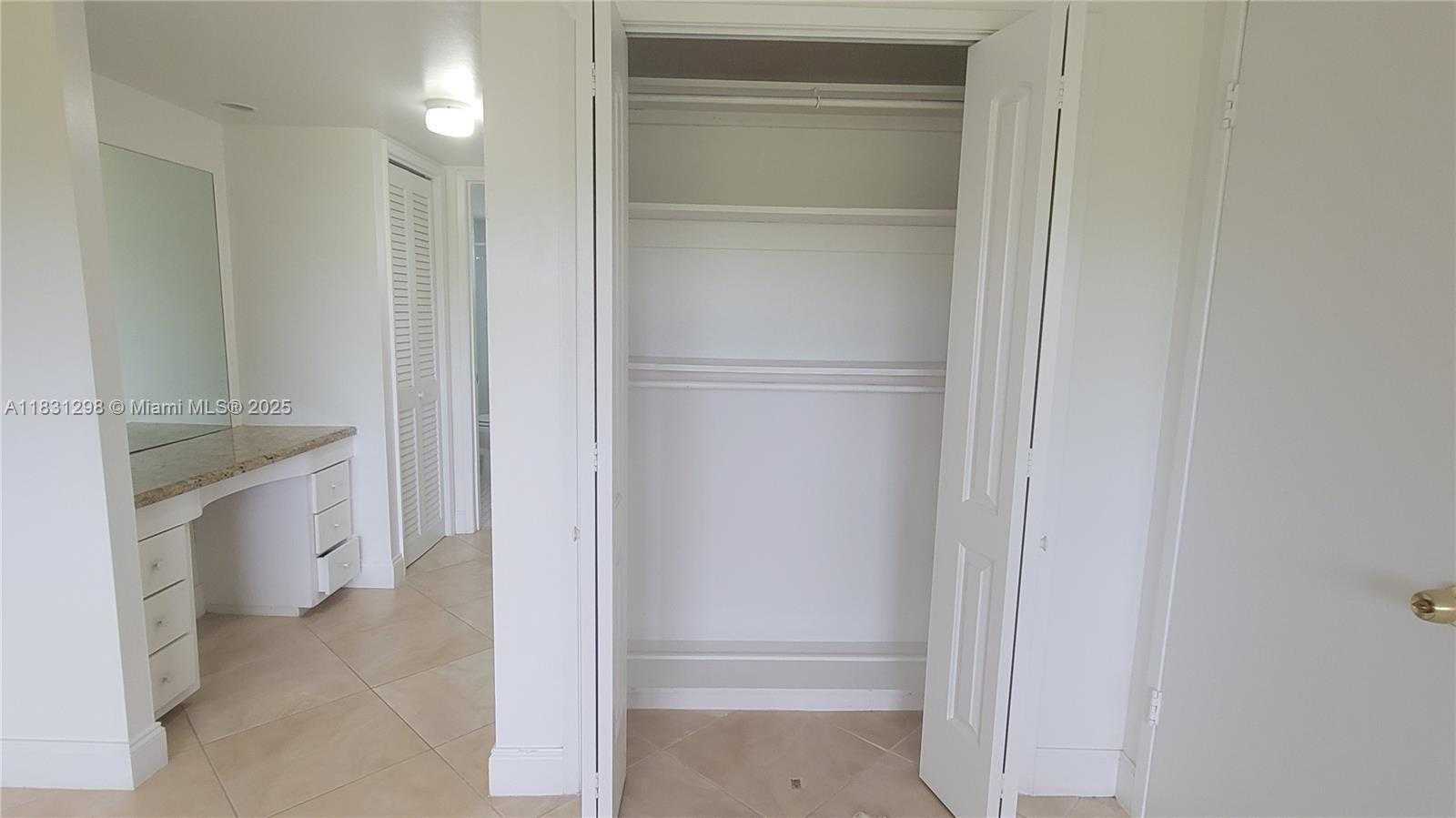 Small Image of 950 HILLCREST DR #302, Hollywood Number 16