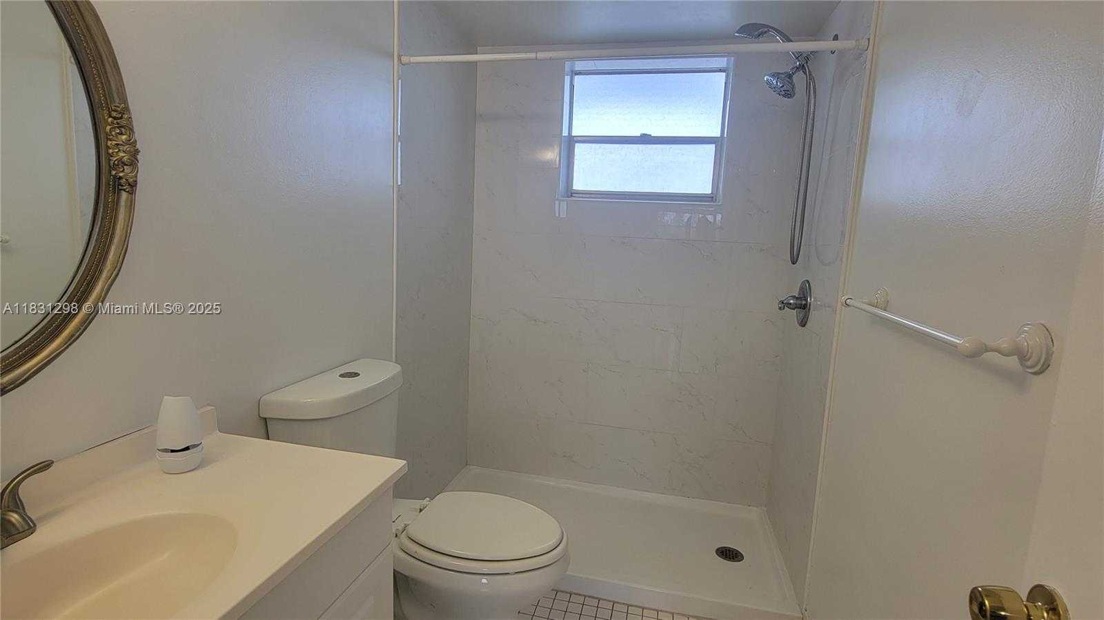 Small Image of 950 HILLCREST DR #302, Hollywood Number 17