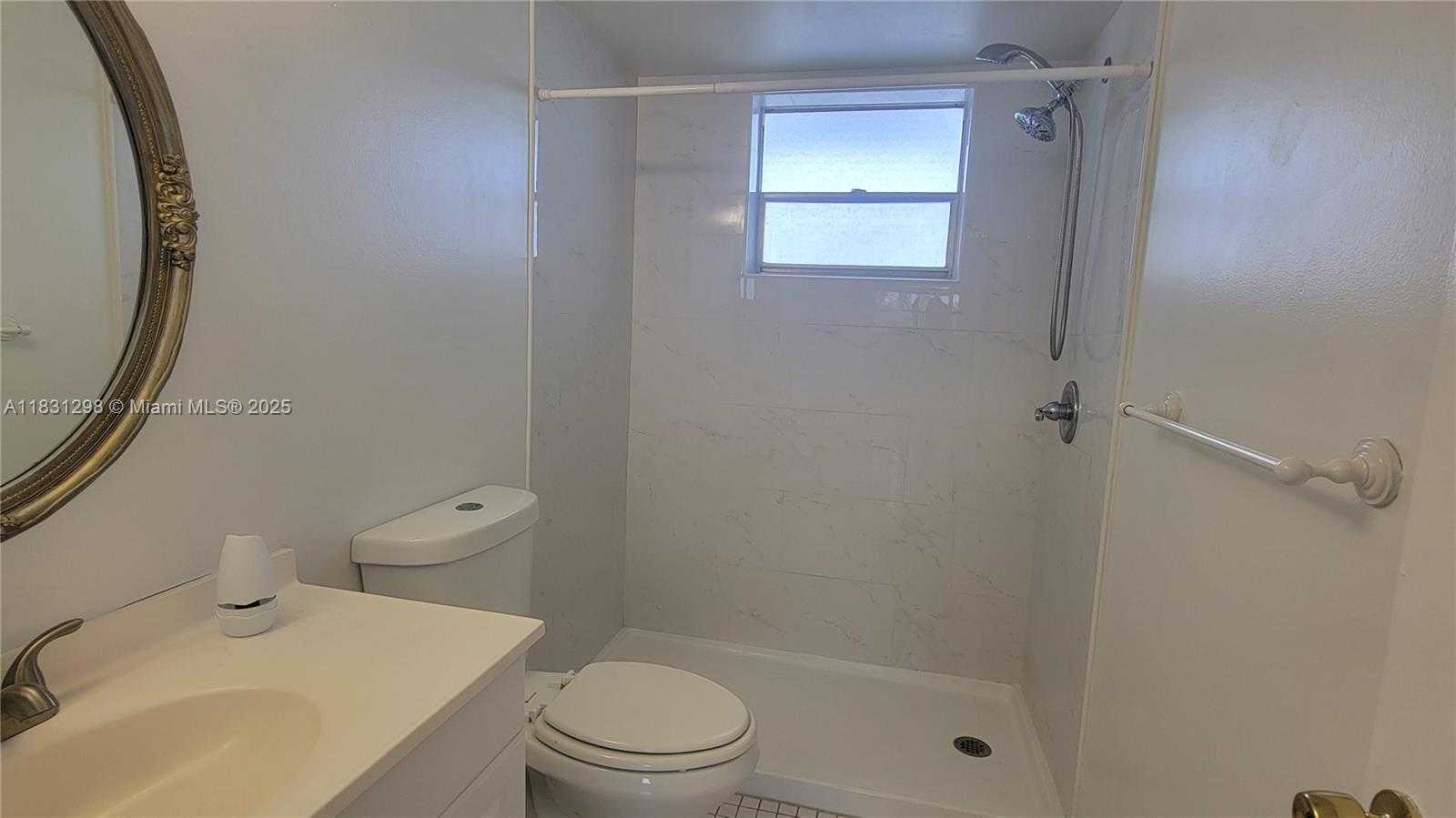 Small Image of 950 HILLCREST DR #302, Hollywood Number 19