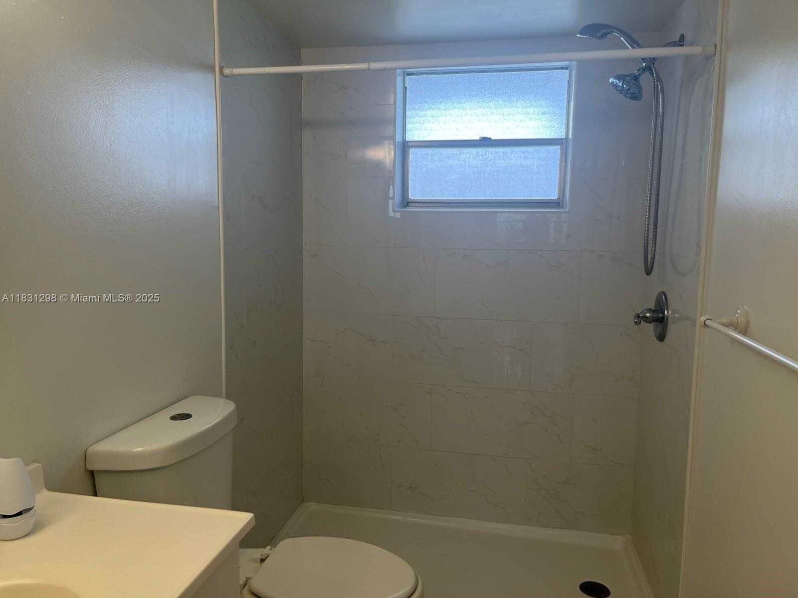 Small Image of 950 HILLCREST DR #302, Hollywood Number 20