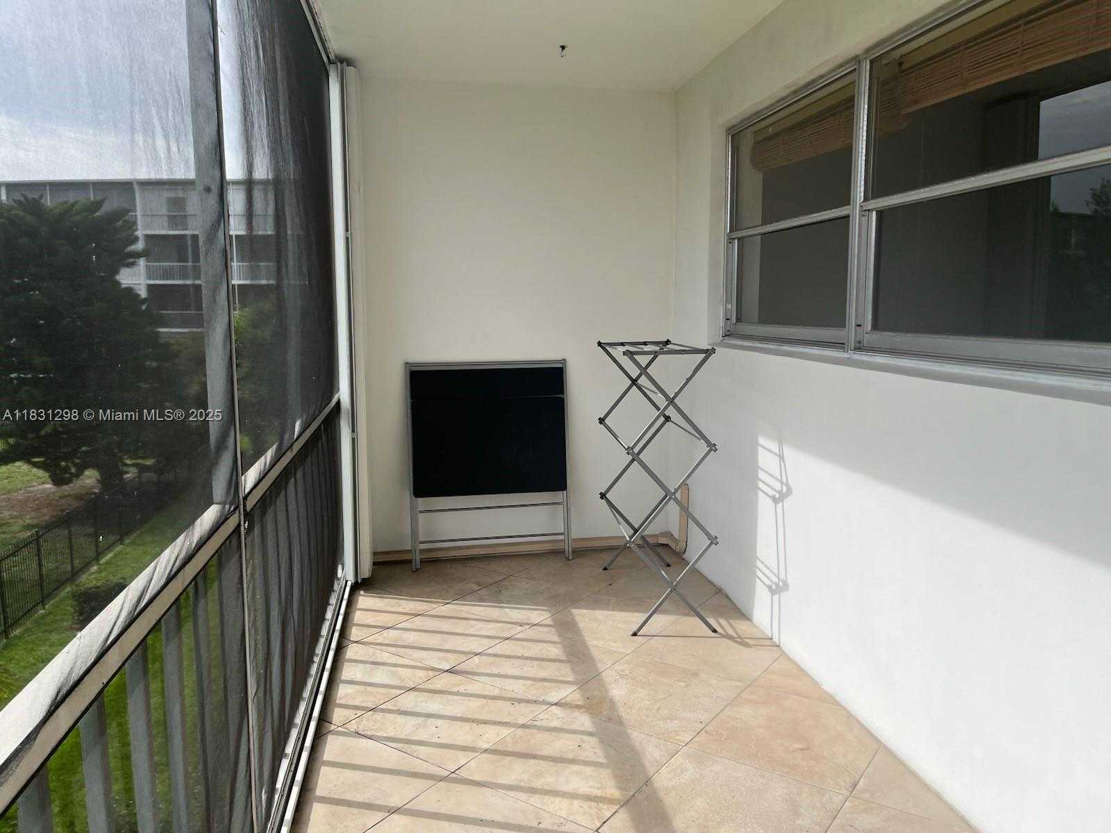 Small Image of 950 HILLCREST DR #302, Hollywood Number 24