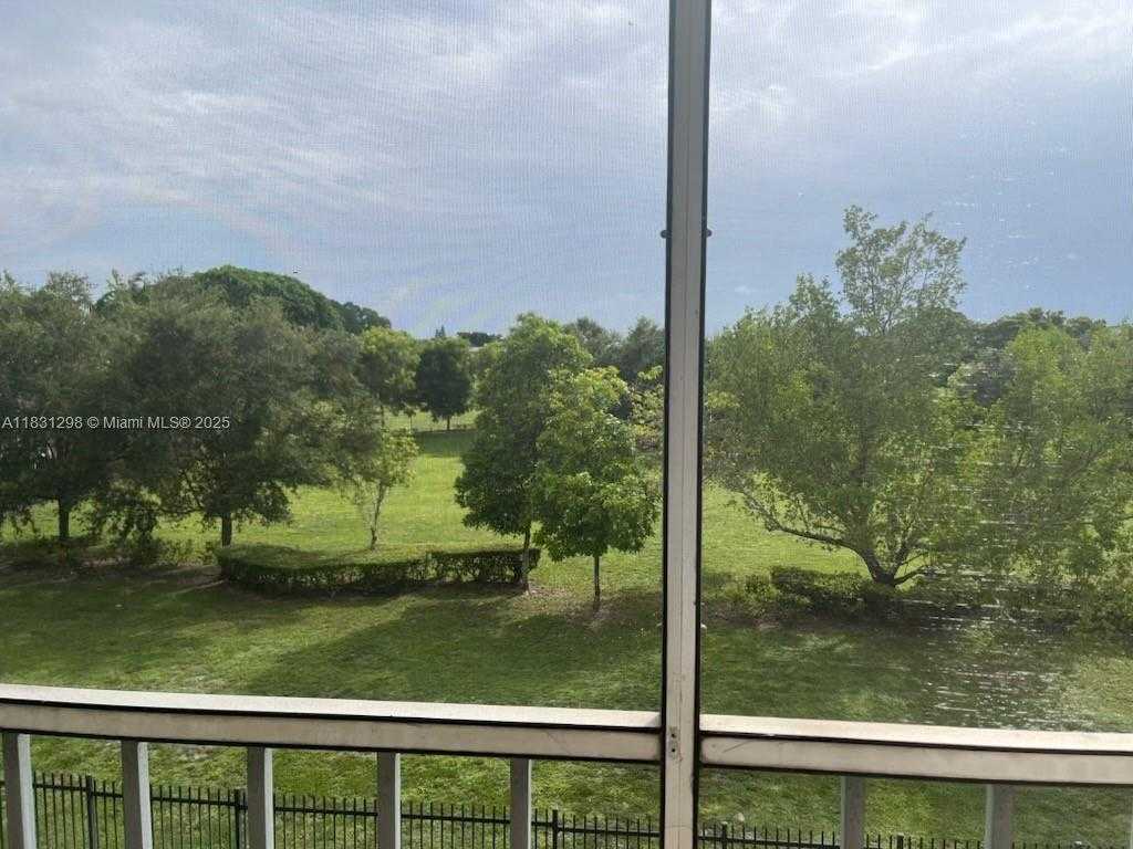 Small Image of 950 HILLCREST DR #302, Hollywood Number 25