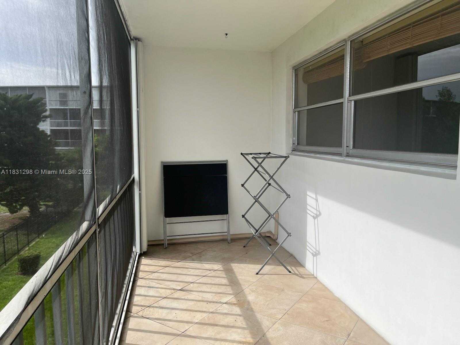 Small Image of 950 HILLCREST DR #302, Hollywood Number 27