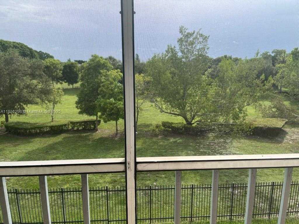 Small Image of 950 HILLCREST DR #302, Hollywood Number 29