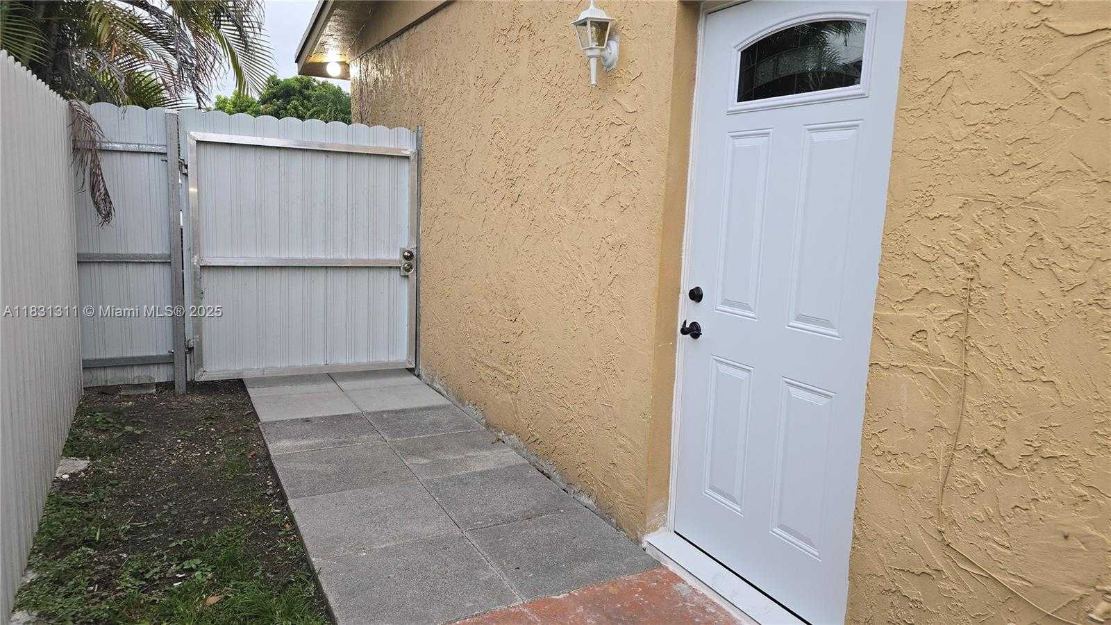 Small Image of 13216 SOUTH WEST 86TH LN, Miami Number 10