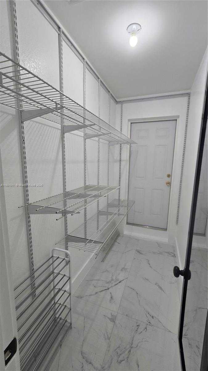 Small Image of 13216 SOUTH WEST 86TH LN, Miami Number 6