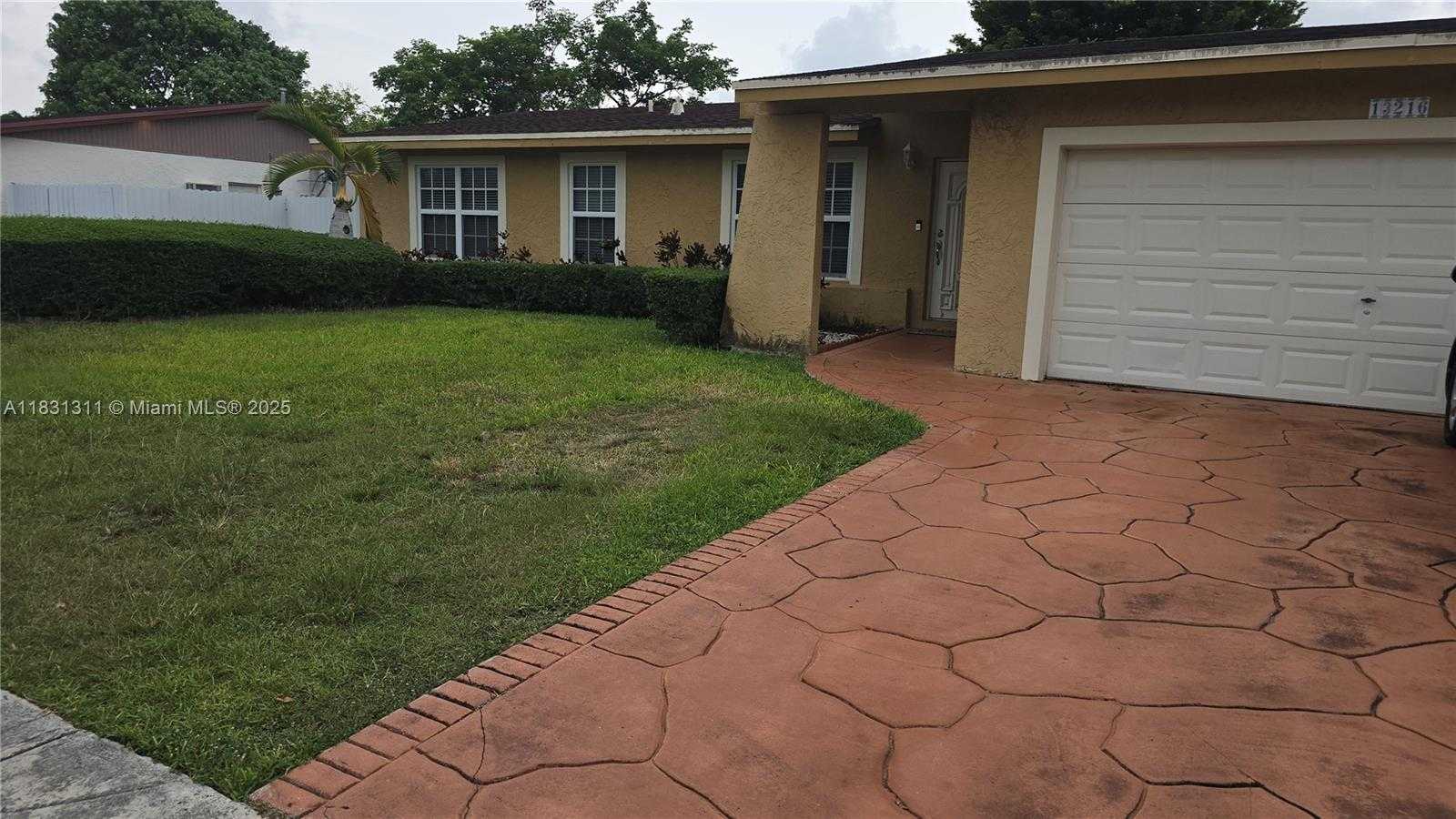 Small Image of 13216 SOUTH WEST 86TH LN, Miami Number 8