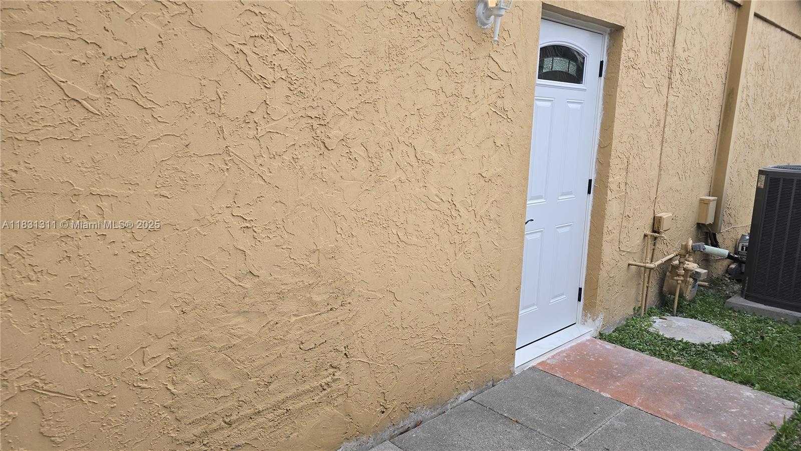 Small Image of 13216 SOUTH WEST 86TH LN, Miami Number 9