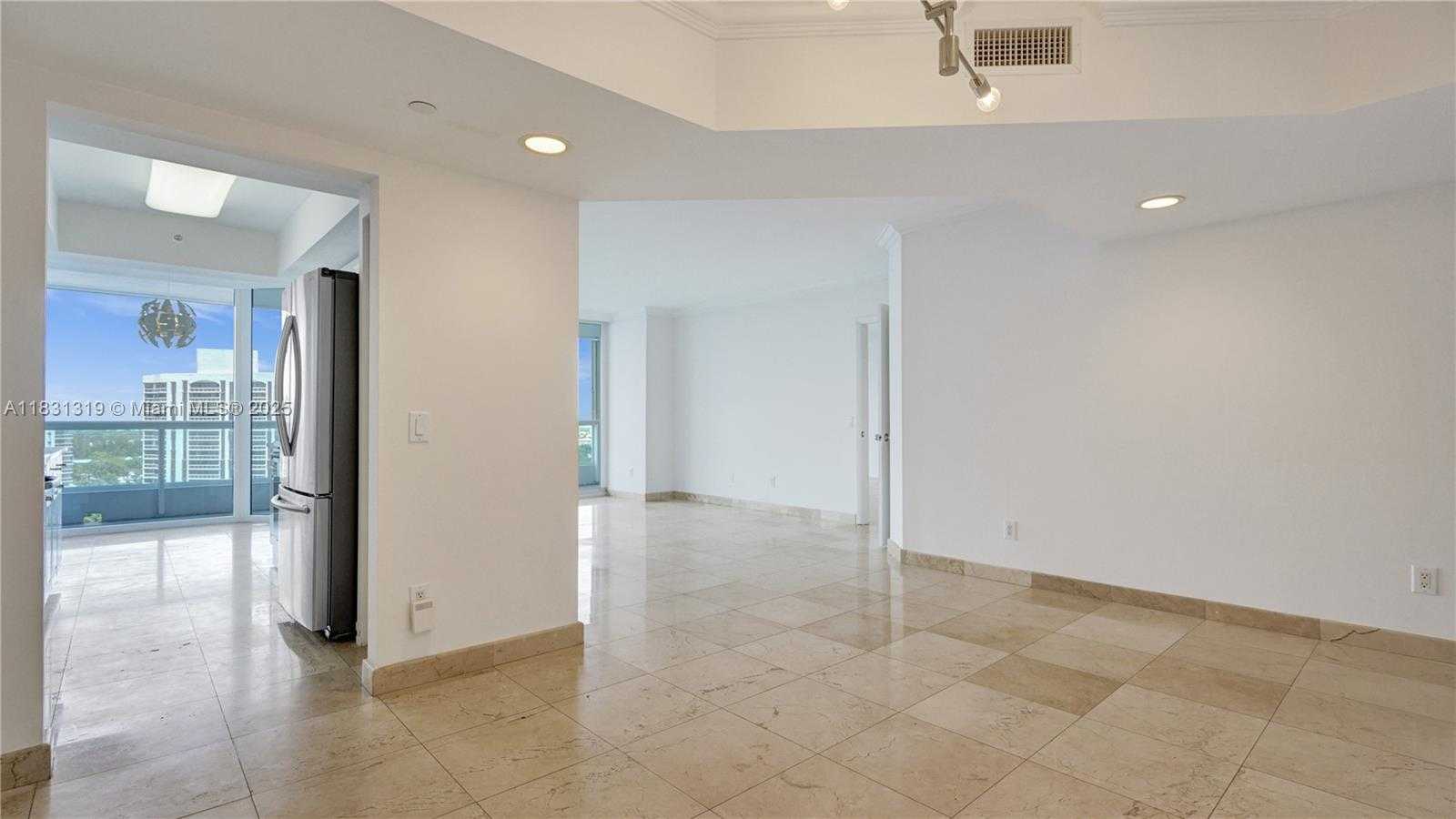 Small Image of 21055 YACHT CLUB DR #1707, Aventura Number 10