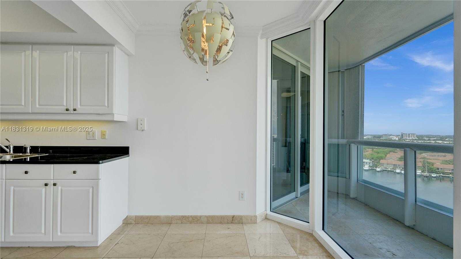 Small Image of 21055 YACHT CLUB DR #1707, Aventura Number 12