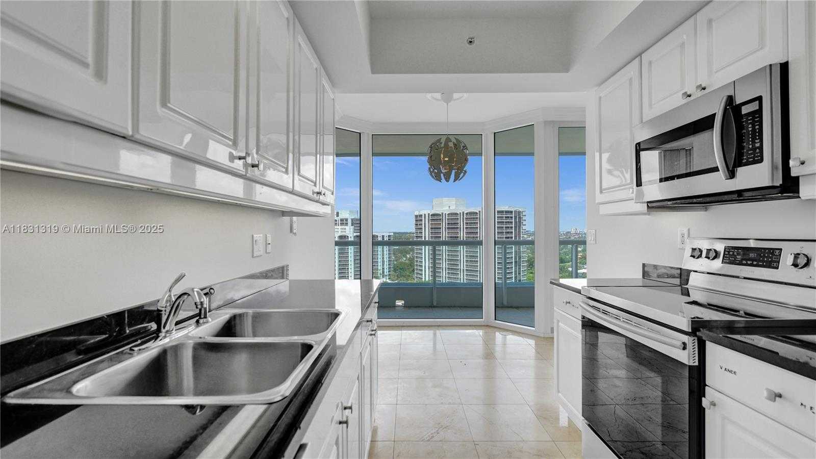 Small Image of 21055 YACHT CLUB DR #1707, Aventura Number 16