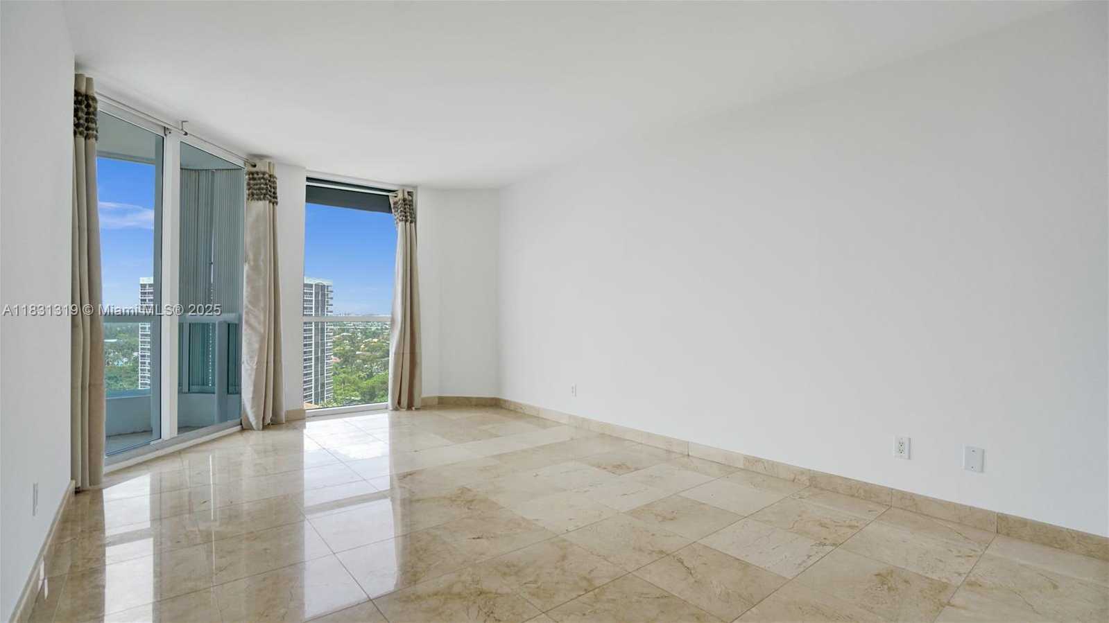 Small Image of 21055 YACHT CLUB DR #1707, Aventura Number 23