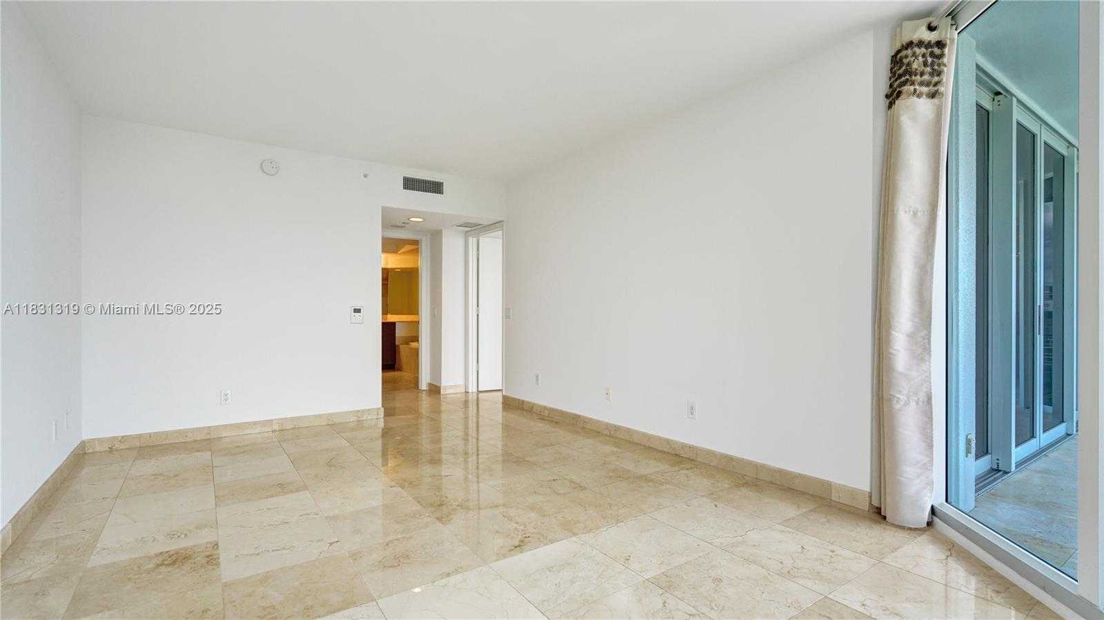 Small Image of 21055 YACHT CLUB DR #1707, Aventura Number 25