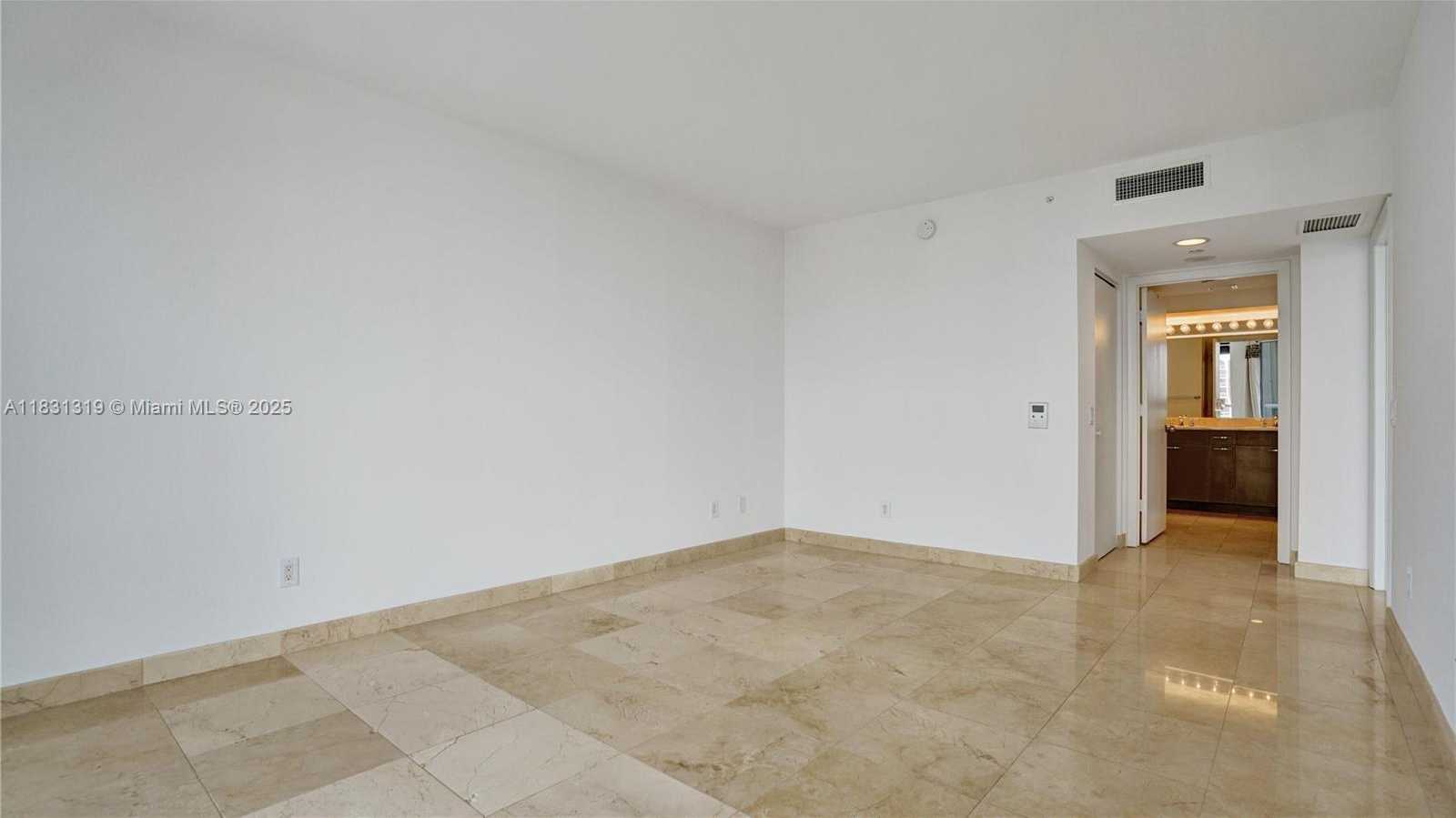 Small Image of 21055 YACHT CLUB DR #1707, Aventura Number 26