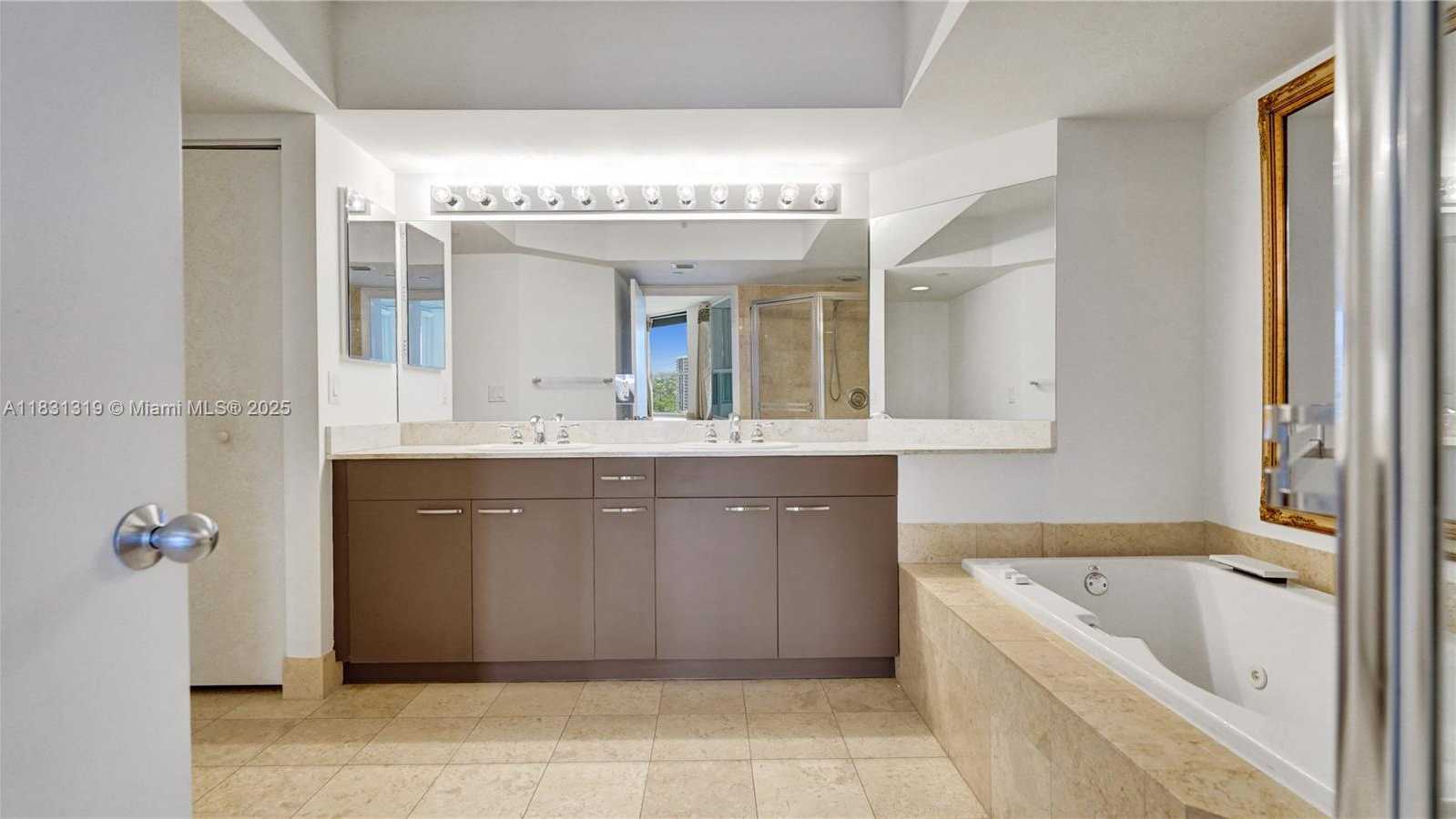 Small Image of 21055 YACHT CLUB DR #1707, Aventura Number 28
