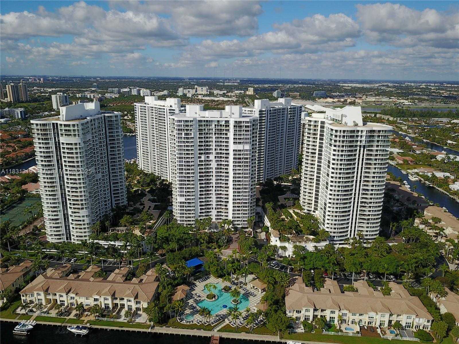 Small Image of 21055 YACHT CLUB DR #1707, Aventura Number 3