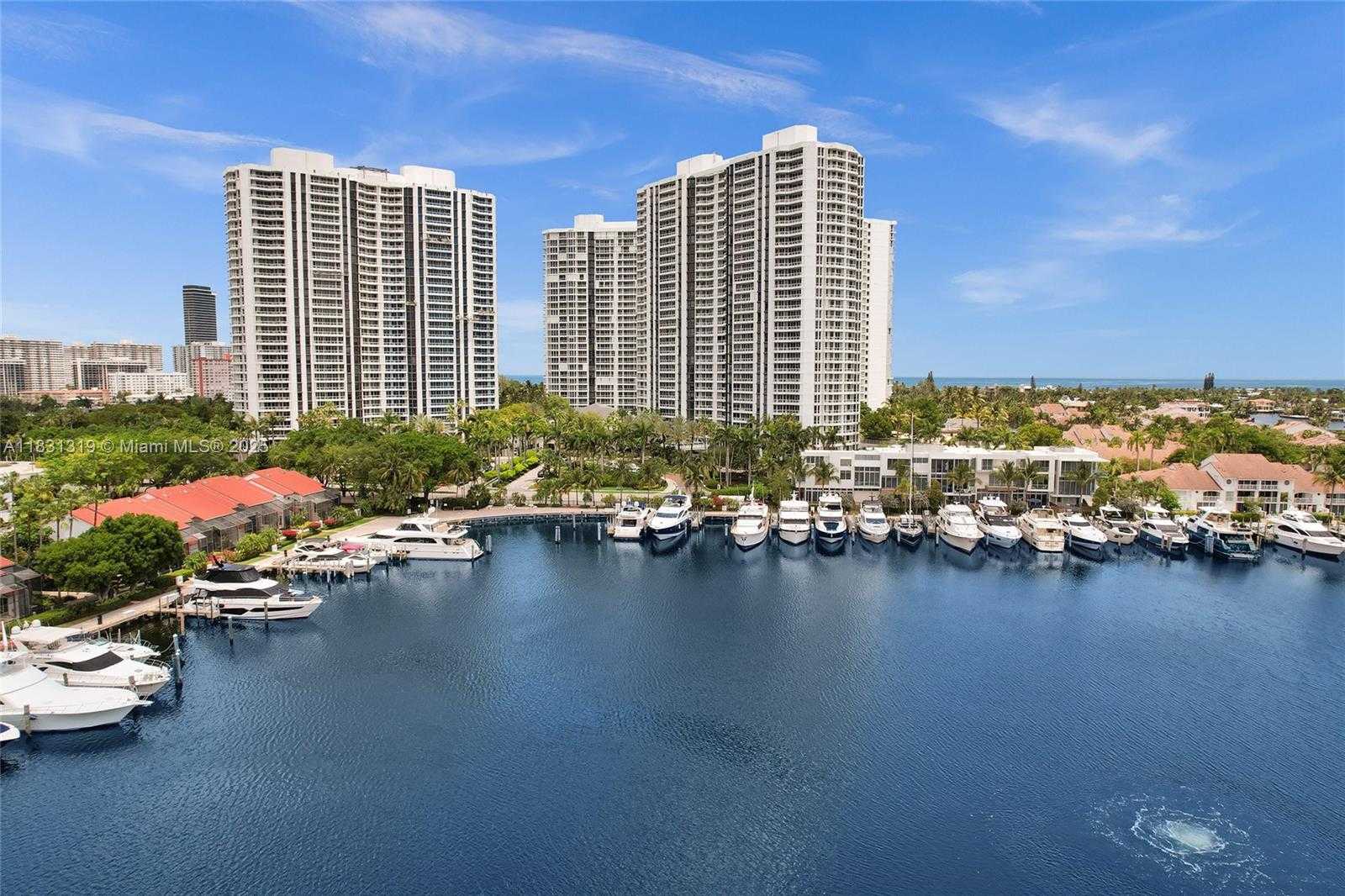Small Image of 21055 YACHT CLUB DR #1707, Aventura Number 31
