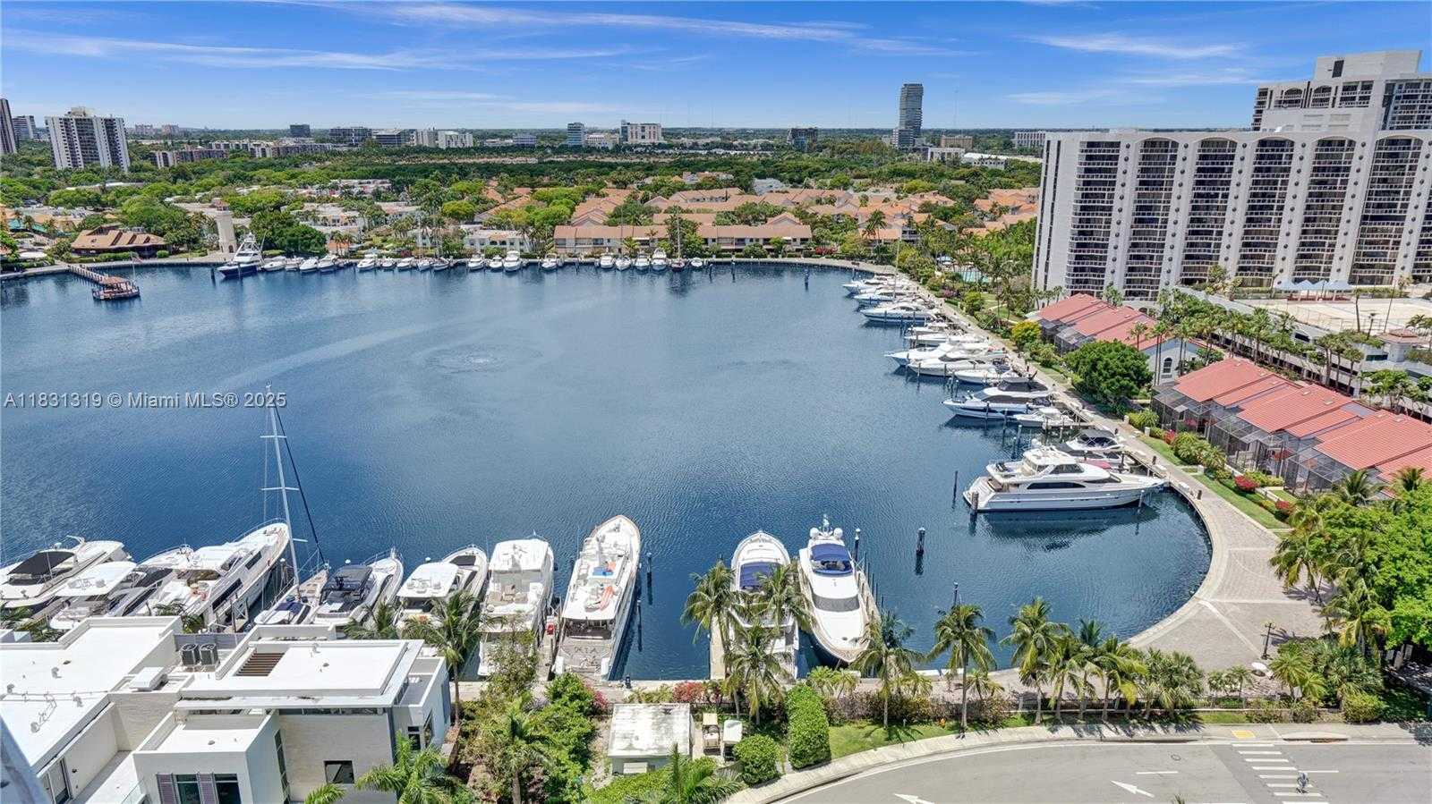 Small Image of 21055 YACHT CLUB DR #1707, Aventura Number 32